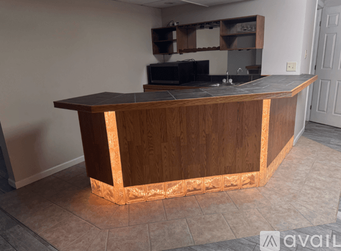 Bloomington House: 20 Downing Cir