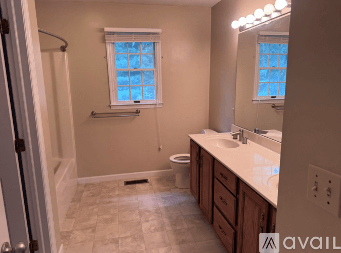 Bloomington House: 20 Downing Cir