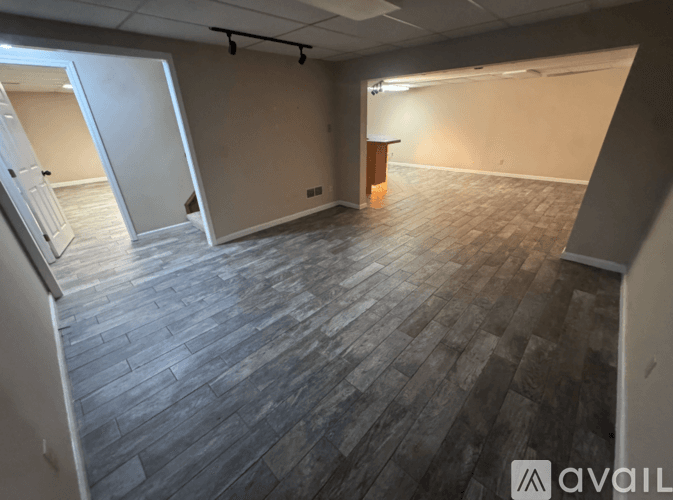 Bloomington House: 20 Downing Cir