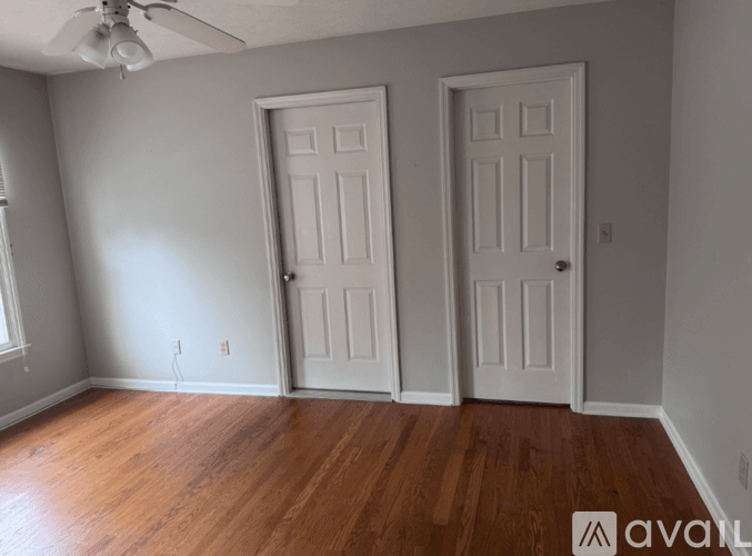 Bloomington House: 20 Downing Cir