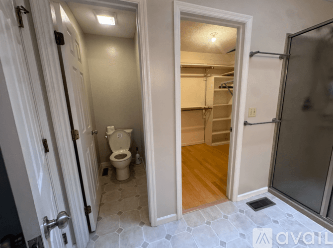 Bloomington House: 20 Downing Cir