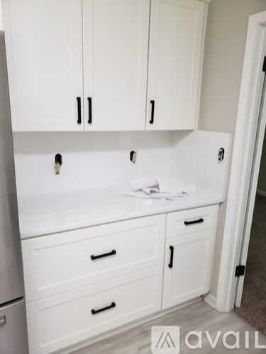 Dunwoody House: 5649 Roberts Dr