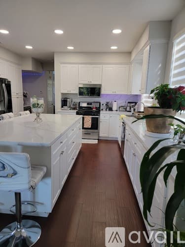 Corona House: Rochelle Lane