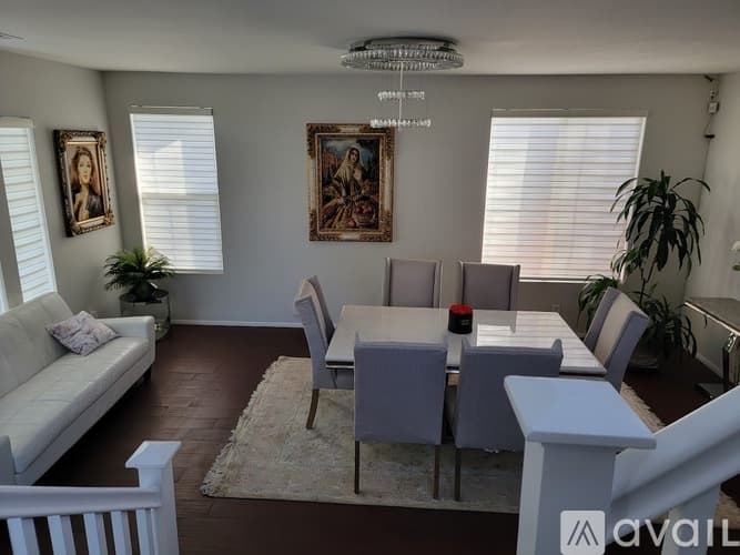 Corona House: Rochelle Lane