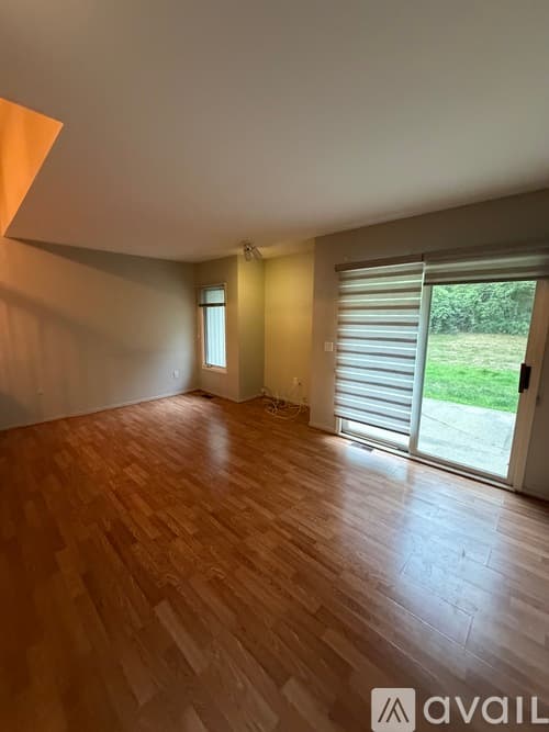 Novi Condo: 39515 Country Lane