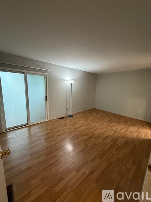 Novi Condo: 39515 Country Lane