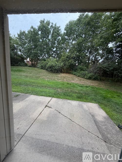 Novi Condo: 39515 Country Lane