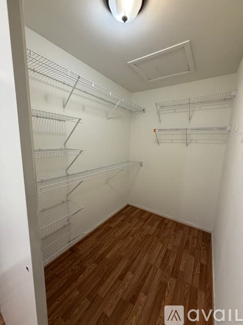 Novi Condo: 39515 Country Lane