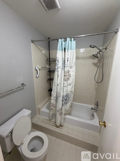 Novi Condo: 39515 Country Lane
