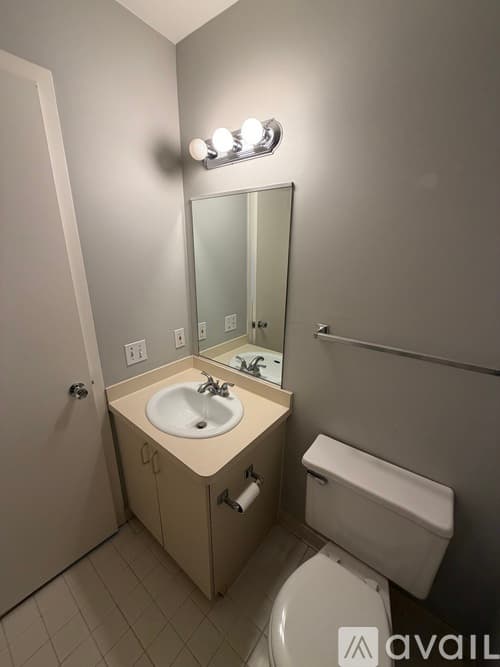 Novi Condo: 39515 Country Lane
