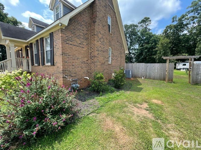 Watkinsville House: 1081 Jimmy Daniel Road