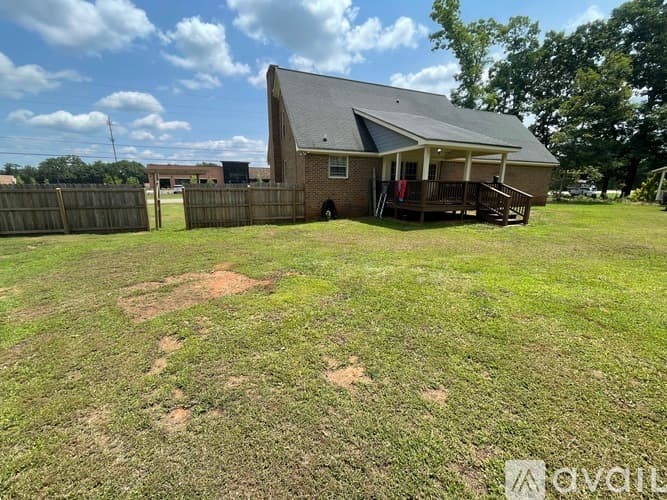 Watkinsville House: 1081 Jimmy Daniel Road