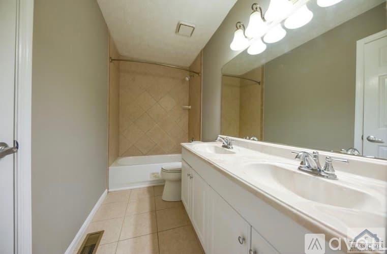 Watkinsville House: 1081 Jimmy Daniel Road