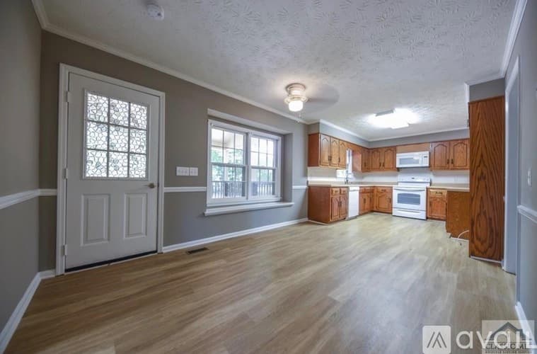 Watkinsville House: 1081 Jimmy Daniel Road