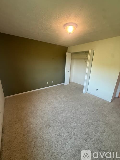 Southgate Apartment: 10 Woodland Hills Dr