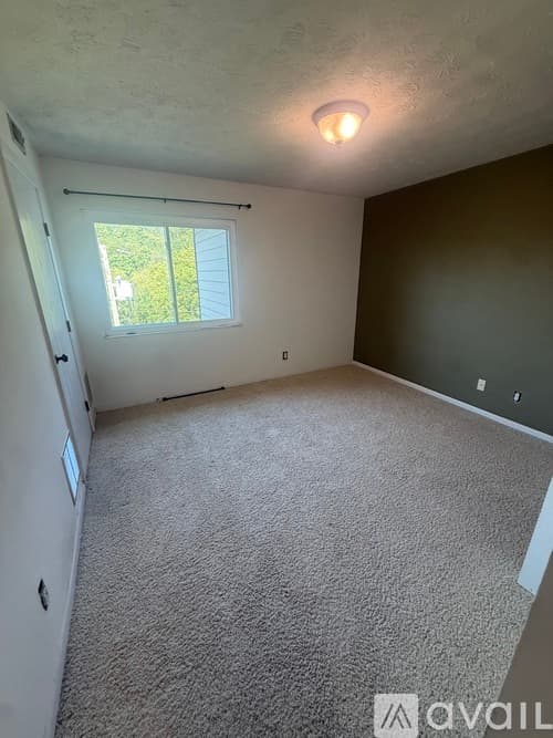 Southgate Apartment: 10 Woodland Hills Dr