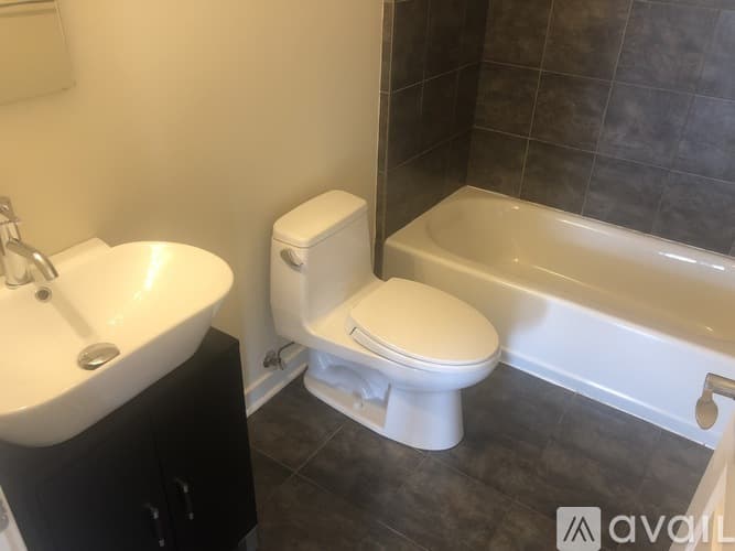 Chicago Apartment: 6957 N Greenview Ave