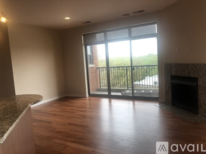 Chicago Apartment: 6957 N Greenview Ave