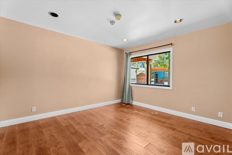 Los Angeles House: Collins St