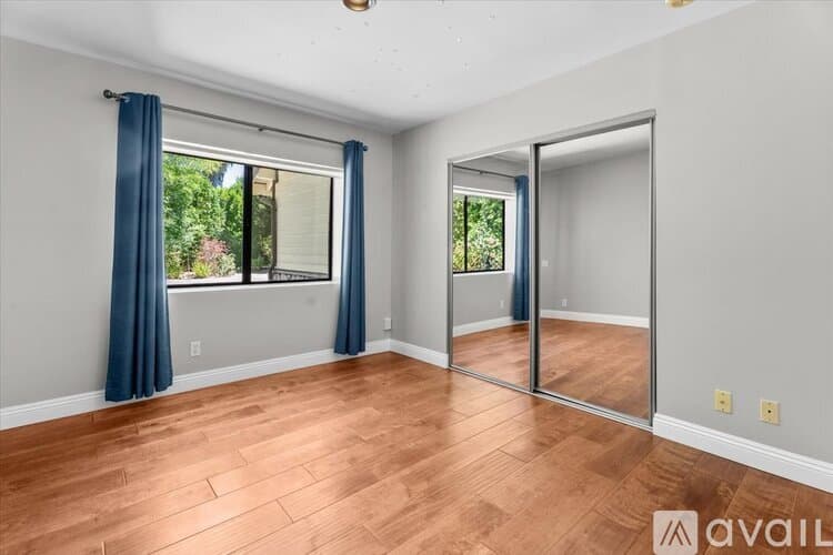 Los Angeles House: Collins St