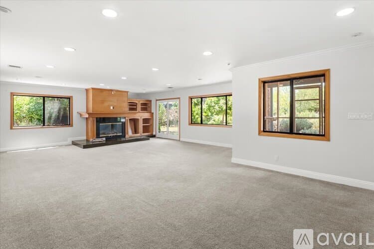 Los Angeles House: Collins St