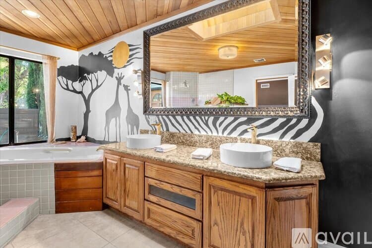 Los Angeles House: Collins St