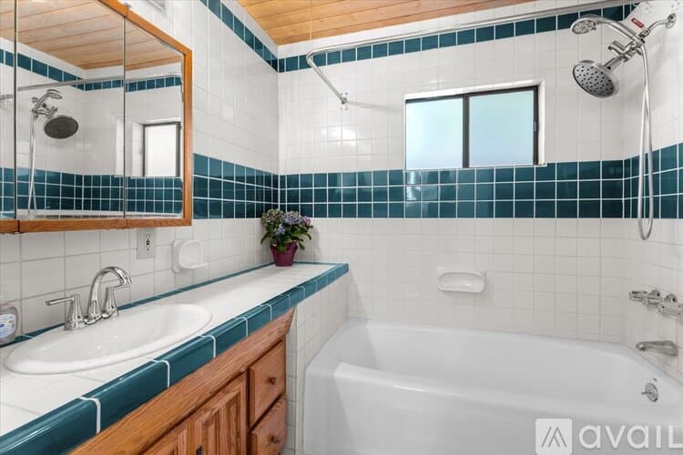 Los Angeles House: Collins St