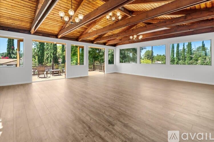Los Angeles House: Collins St