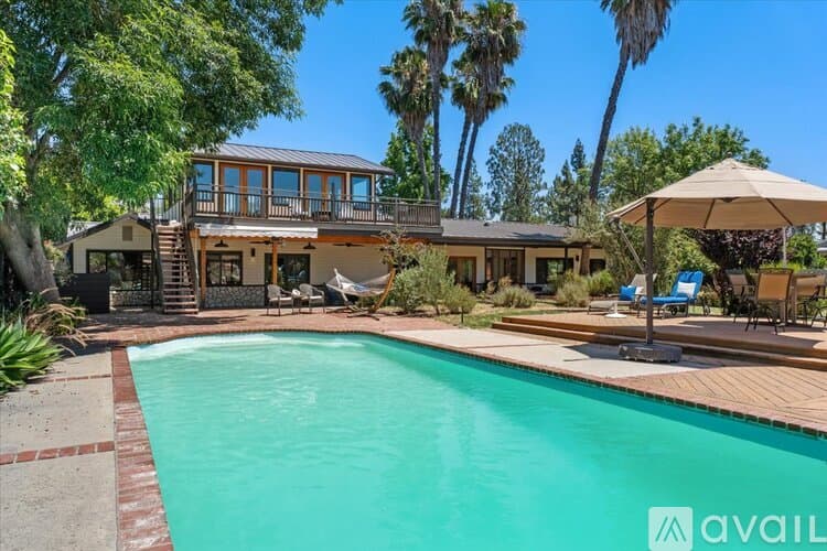 Los Angeles House: Collins St