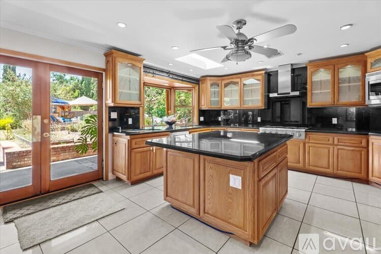 Los Angeles House: Collins St