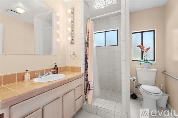Los Angeles House: Collins St