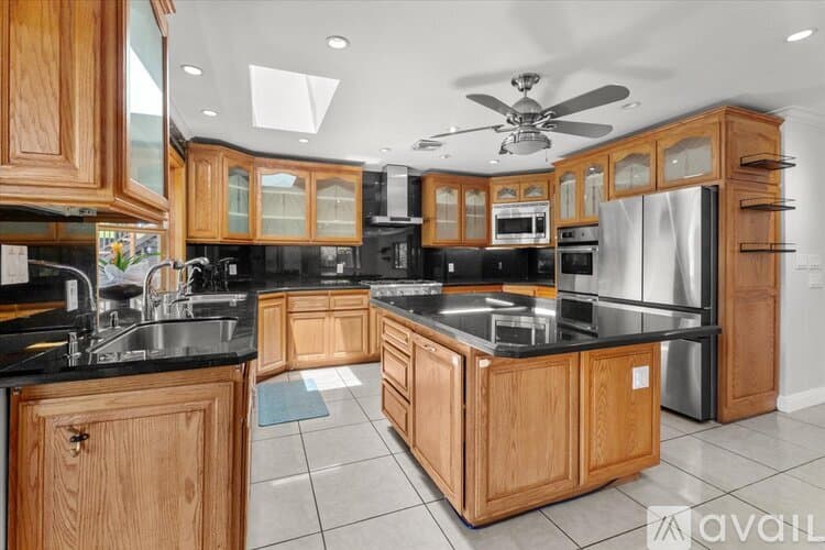 Los Angeles House: Collins St