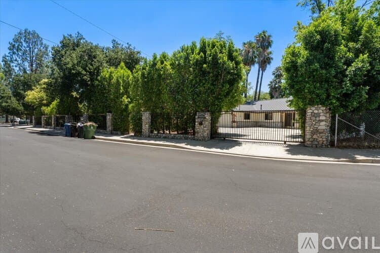Los Angeles House: Collins St