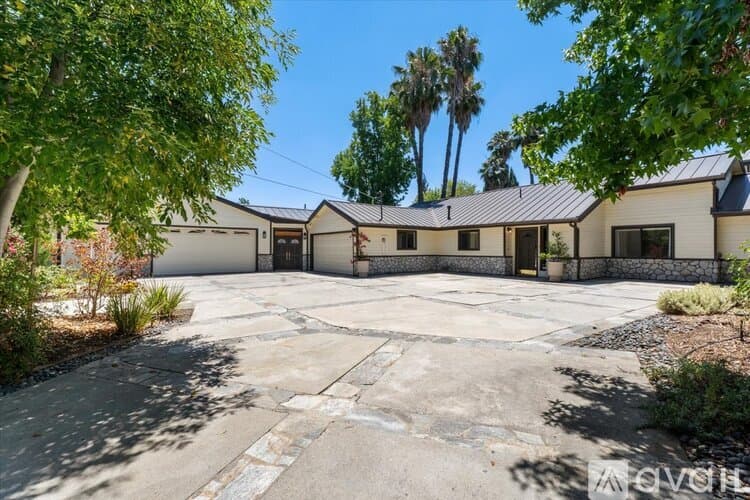 Los Angeles House: Collins St