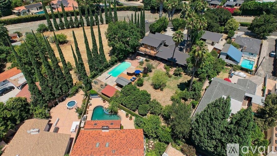 Los Angeles House: Collins St