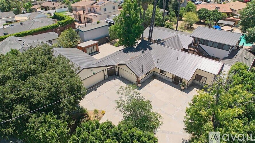 Los Angeles House: Collins St