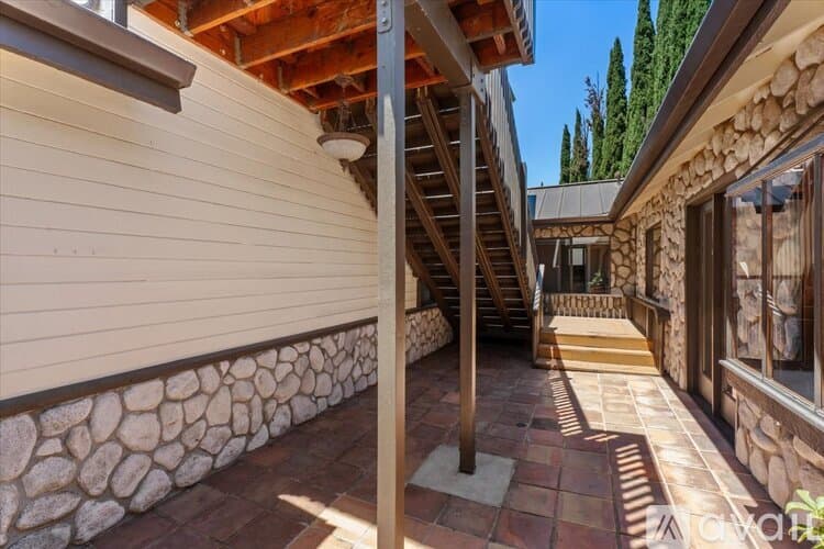 Los Angeles House: Collins St