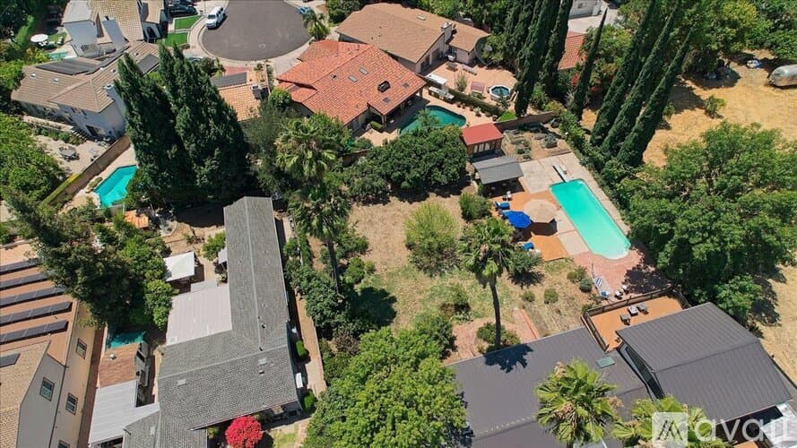 Los Angeles House: Collins St