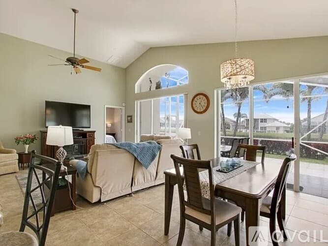 Port St. Lucie House: 122 Northwest Swann Mill Circle