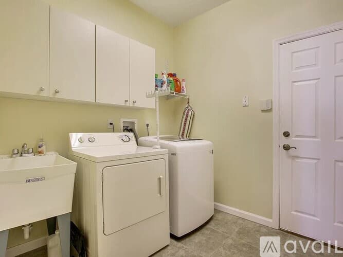 Port St. Lucie House: 122 Northwest Swann Mill Circle