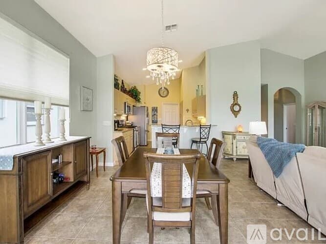 Port St. Lucie House: 122 Northwest Swann Mill Circle