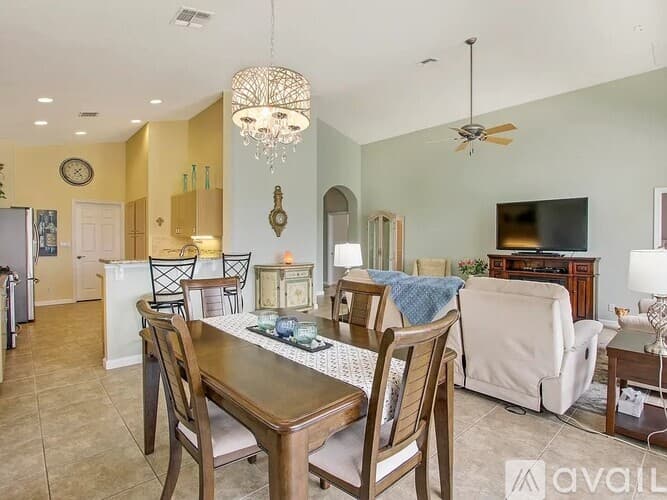 Port St. Lucie House: 122 Northwest Swann Mill Circle