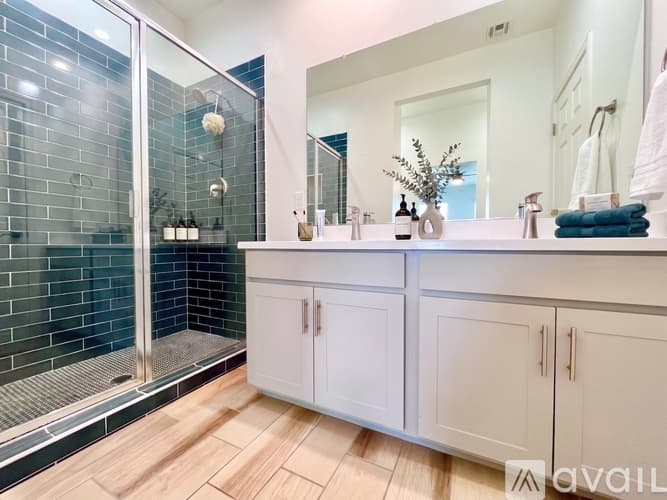 Phoenix Apartment: 3434 N Longview Ave
