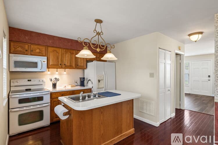 Danville Townhome: 27 Montgomery Village Ln