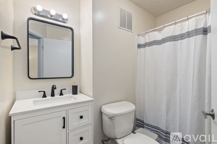 Danville Townhome: 27 Montgomery Village Ln
