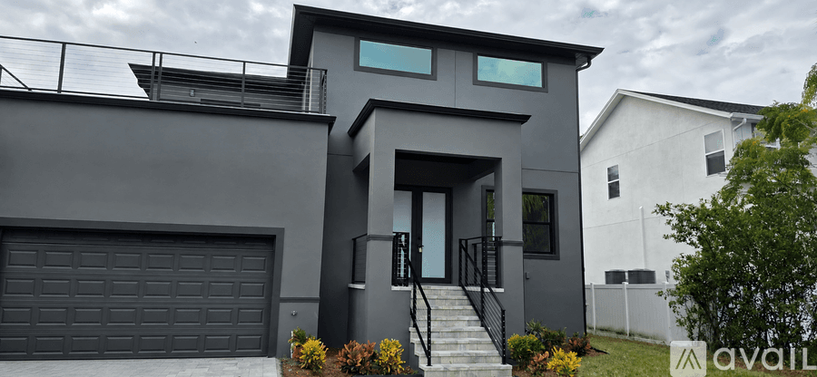 Tampa House: 4716 W Euclid Ave
