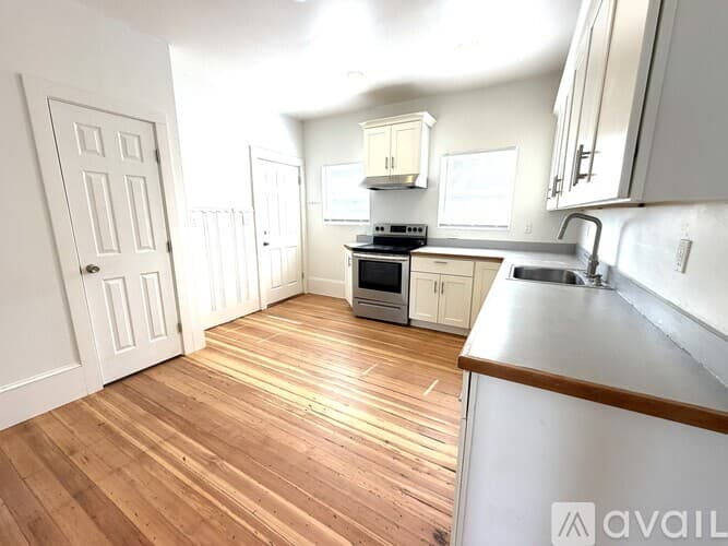 Boston Apartment: 1808 River St