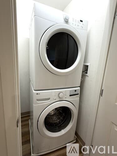 Dedham Apartment: 329 East St