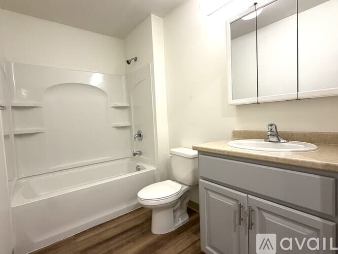 Dedham Apartment: 329 East St