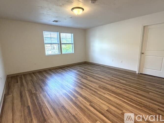 Dedham Apartment: 329 East St